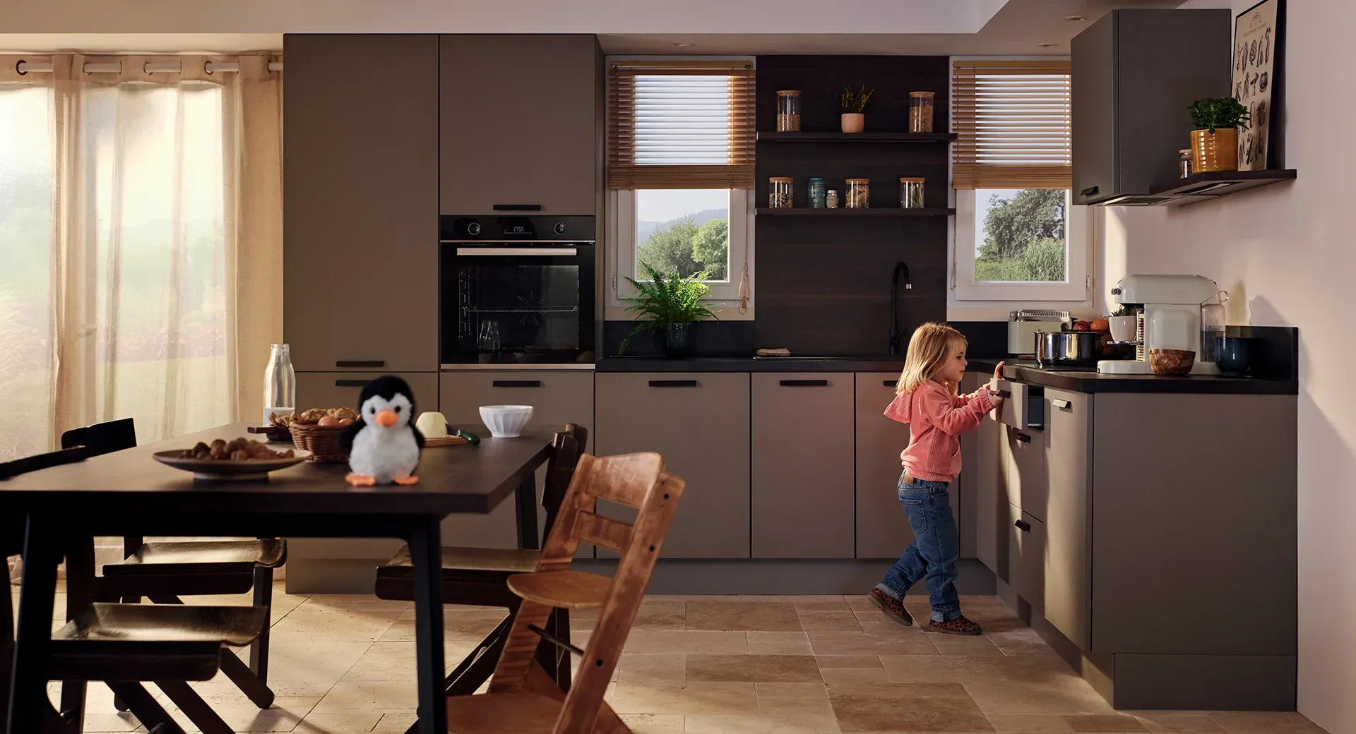 Ixina: Enriching Quotes with Product Images