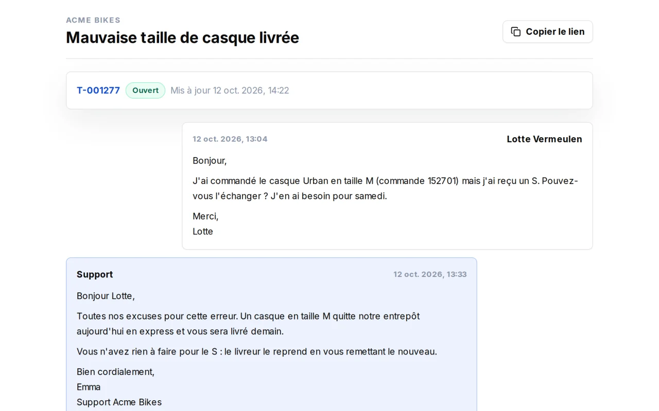 Page publique d'un ticket TicketsFlow telle que le client la voit : le titre du ticket, son statut, les messages publiés et une zone de réponse.
